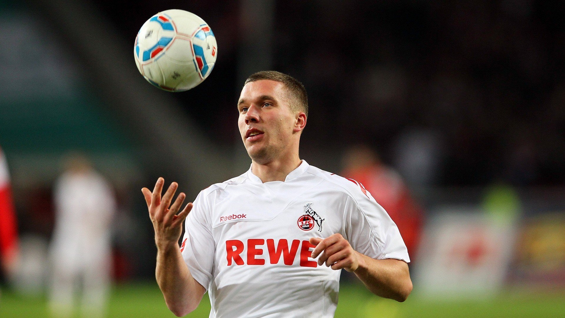 国际足球联盟合作推动足球运动全民普及，国际足球联合会的成立以及它的宗旨